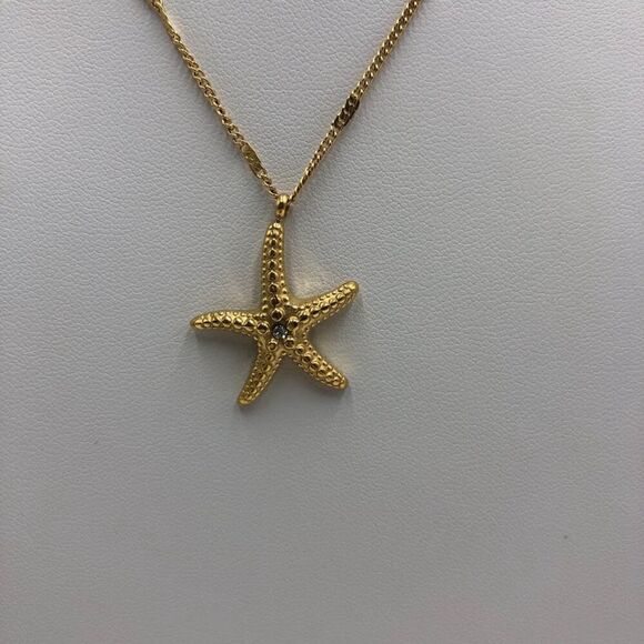 18K Gold Plated Women's Starfish Necklace with Cubic Zirconia Center Waterproof - Picture 4 of 12
